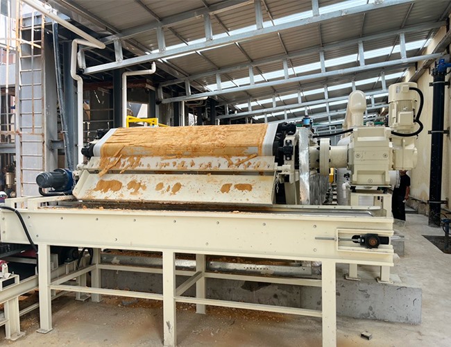 橡膠帶式真空過(guò)濾機(jī)，唐山客戶硫酸鈣脫水投入使用！