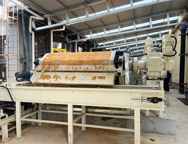 橡膠帶式真空過(guò)濾機(jī)，唐山客戶(hù)硫酸鈣脫水投入使用！