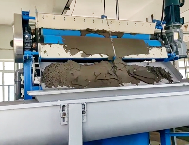 內(nèi)蒙古客戶(hù)定制的，帶式濃縮脫水一體機(jī)順利投入使用