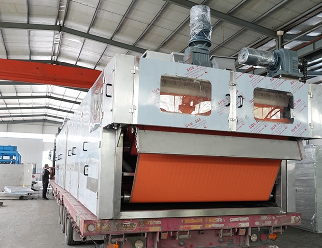 啟程！一體式污泥深度脫水機，發(fā)往內蒙古客戶使用現場