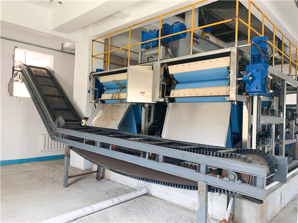 高壓帶式污泥深度脫水機(jī) 高壓帶式污泥深度脫水機(jī)
