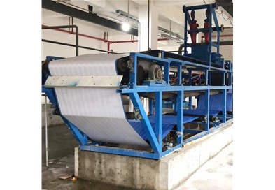 橡膠帶式真空過(guò)濾機(jī)的工作原理是什么？